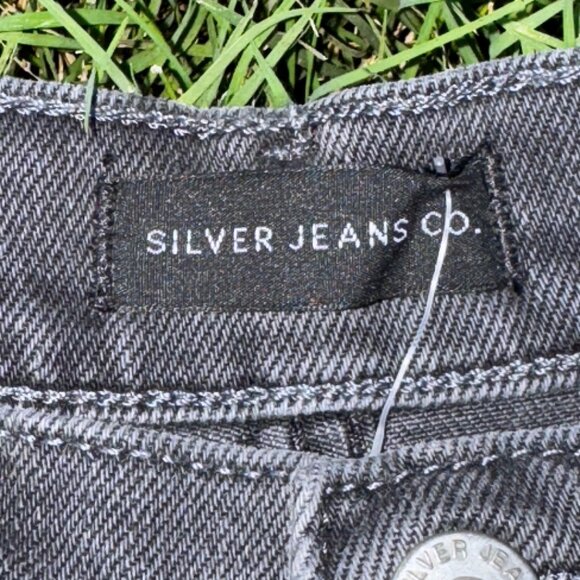 NWT SILVER JEANS "Highly Desirable" High Rise Short in Black Size 27 - Picture 7 of 10